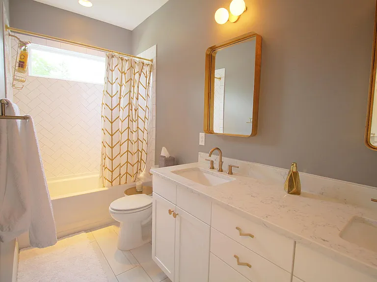 114 E Enterprise St — Photo 16