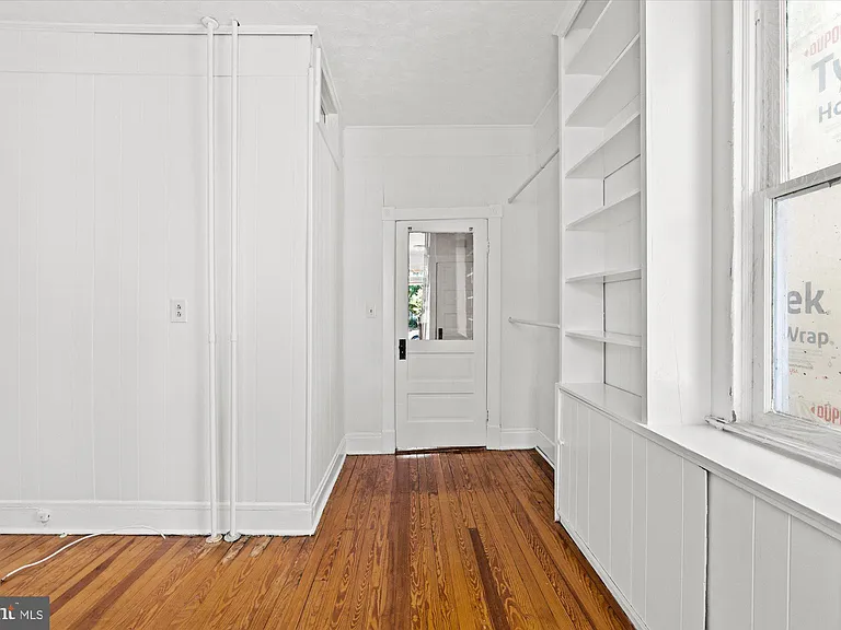 629 N Columbus St — Photo 12