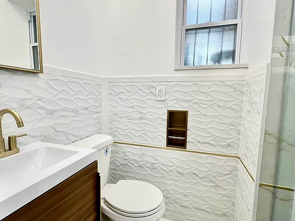 5th image of 185 Norman Ave #1R