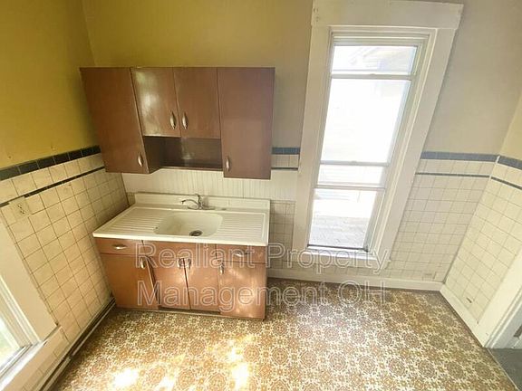 2nd image of 6328 Elmwood Ave Unit 2
