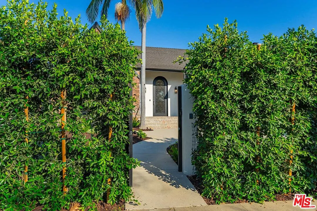 3 bed, 3.5 bath, 2829 sqft, $15,500 — Photo 3