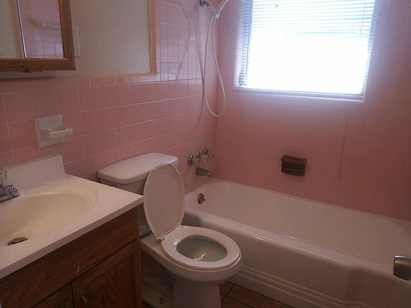 3rd image of 3606 Iroquois Ave