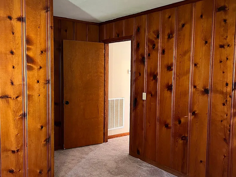 606 S Montgomery St — Photo 14