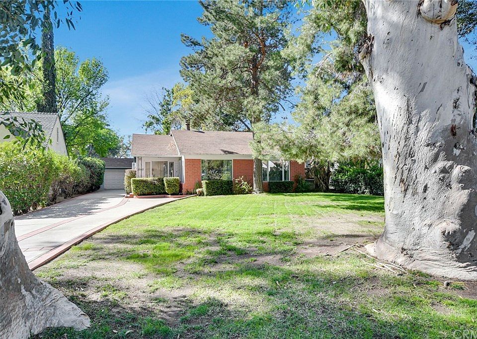 1st image of 2842 Valencia Ave