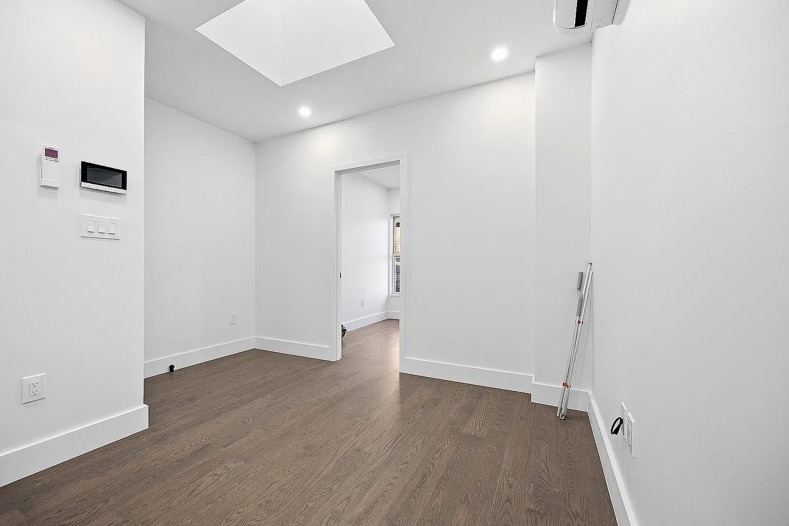 55 Ten Eyck Street — Photo 2