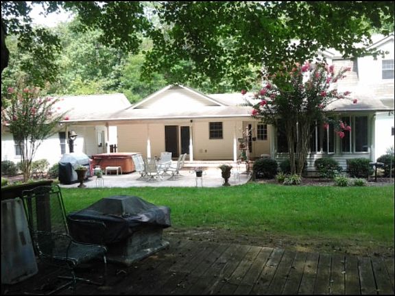 4th image of 2211 Greenvalley Dr