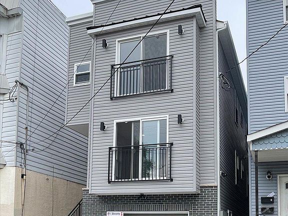 2nd image of 414 S 17th St Floor 2