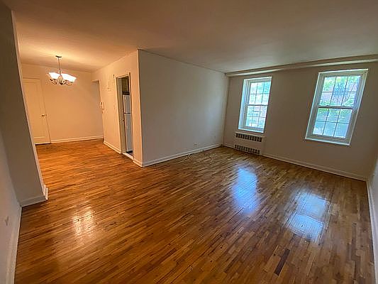 1st image of 140-50 Burden Cres #1X
