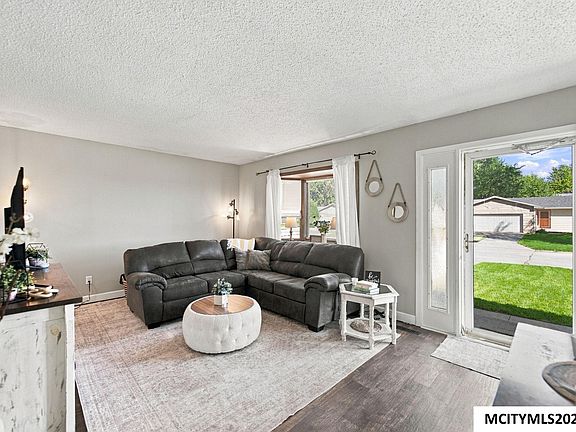 2nd image of 7 Parkwood Pl