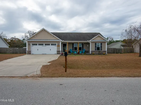 202 Long Neck Dr, Richlands, NC 28574