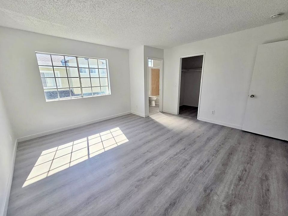 1st image of 11140 Duncan Ave #B