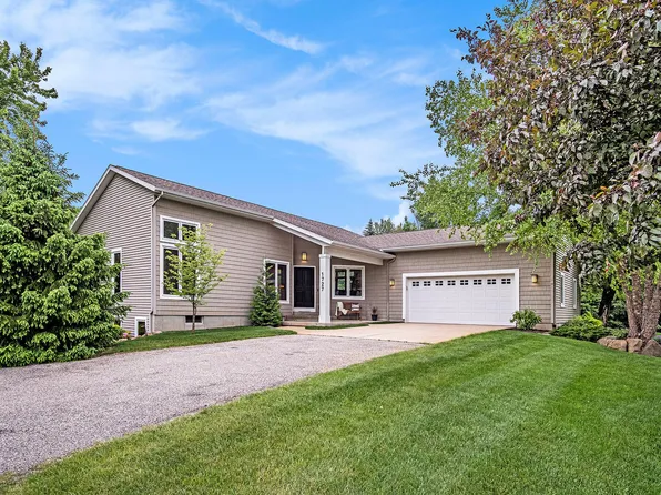 1727 Pointed Stone Trl, Lowell, MI 49331