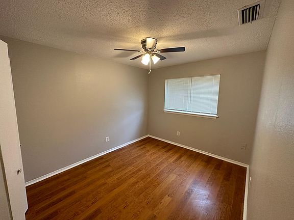 5th image of 2305 Bayberry Dr