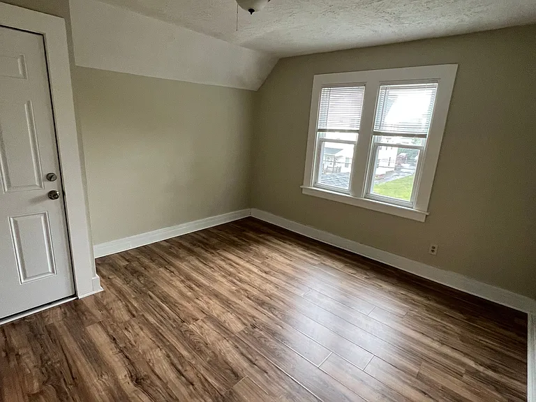 395 Stanley St #3RDFL — Photo 1