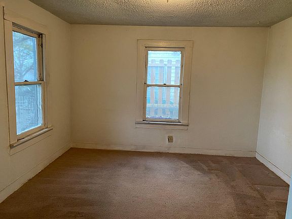 4th image of 5837 Wellesley Ave