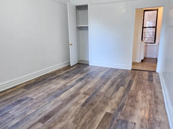 721 Walton Avenue image 3 of 7