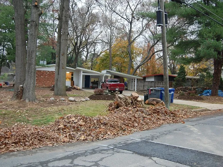 2904 Meadow View Rd — Photo 3