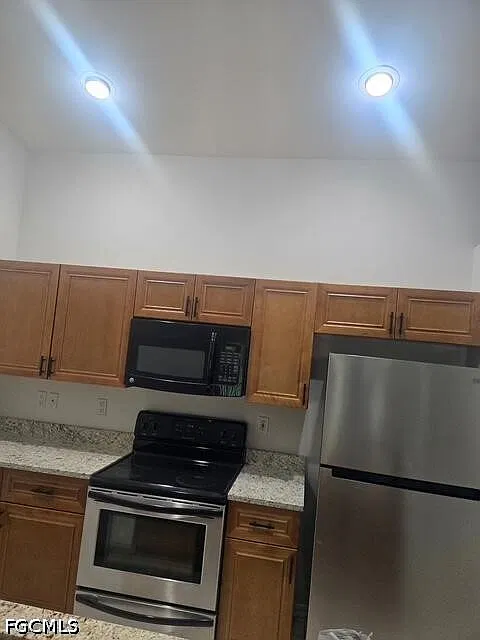 3 bed, 2.0 bath, 1100 sqft, $1,700 — Photo 4