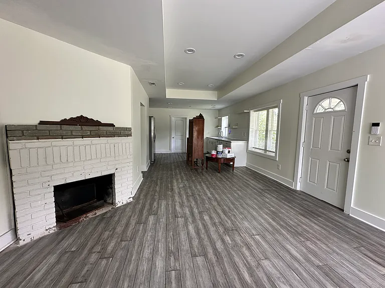 490 Barnett Dr — Photo 2