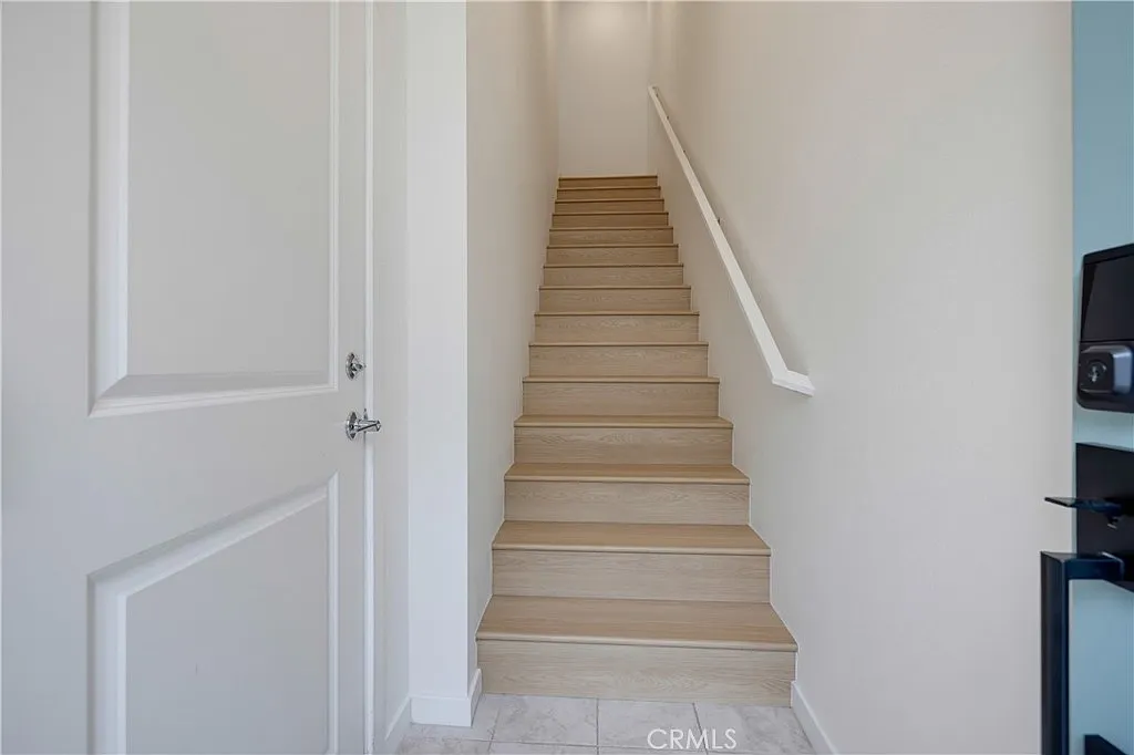 3 bed, 2.5 bath, 1340 sqft, $3,700 — Photo 3