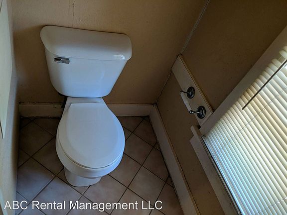 5th image of 214 1/2 E Ross Ave