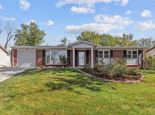 1100 Sandstone Dr, Saint Louis, MO 63146