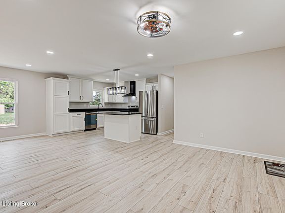 5th image of 163 Fairlane Dr