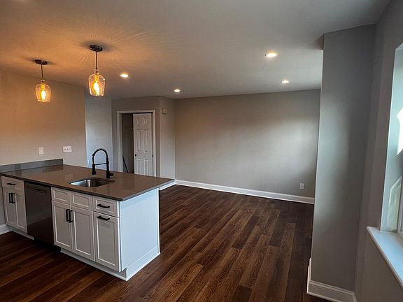 Island and Casual Dining