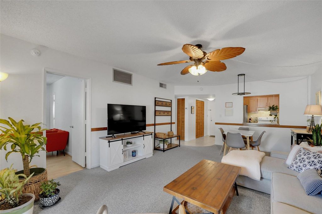 257 S Cypress Road #401, photo 7