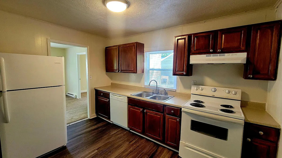 Building Photo - 942 Halsey Ln