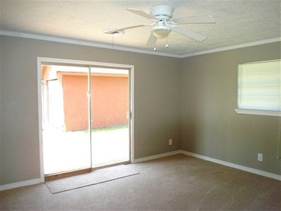 5th image of 1010 Sabine Dr