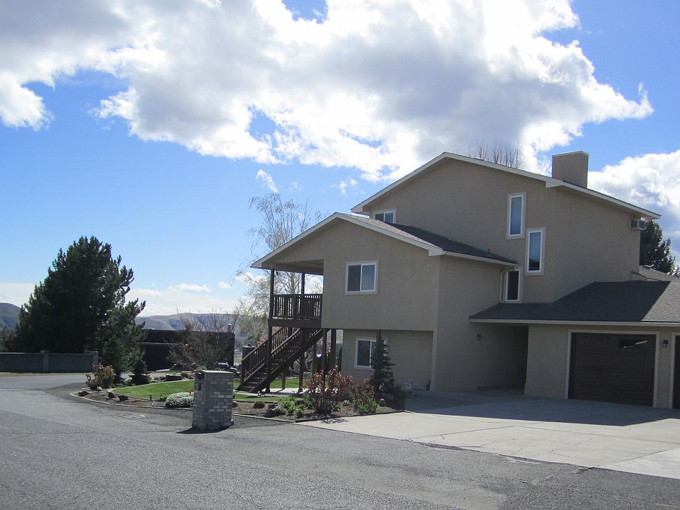 1st image of 810 Country Club Dr