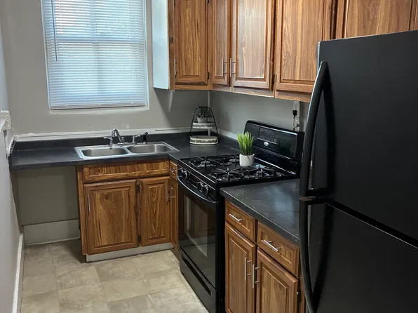 8 W 1st St #5, Fredericktown, OH 43019