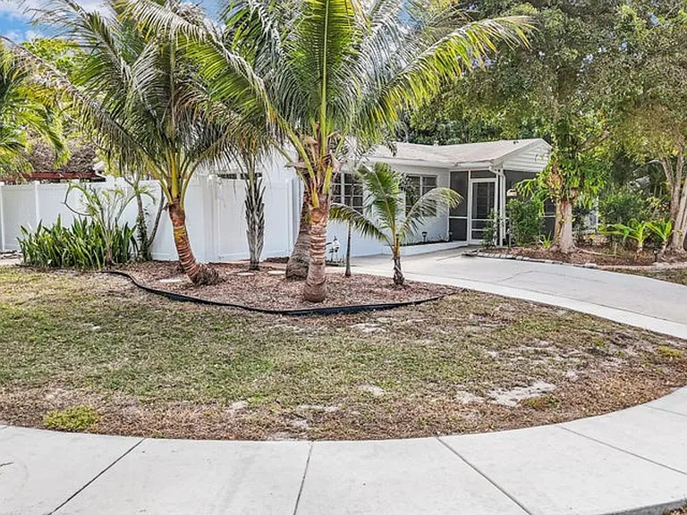 702 Sunset Dr — Photo 8