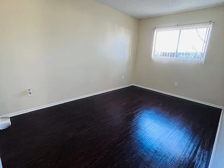 5910 Warren St — Photo 18