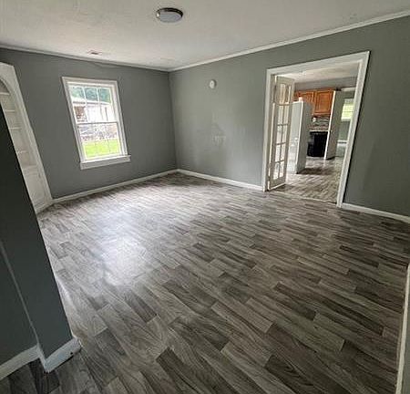 3rd image of 4402 Highland Rd