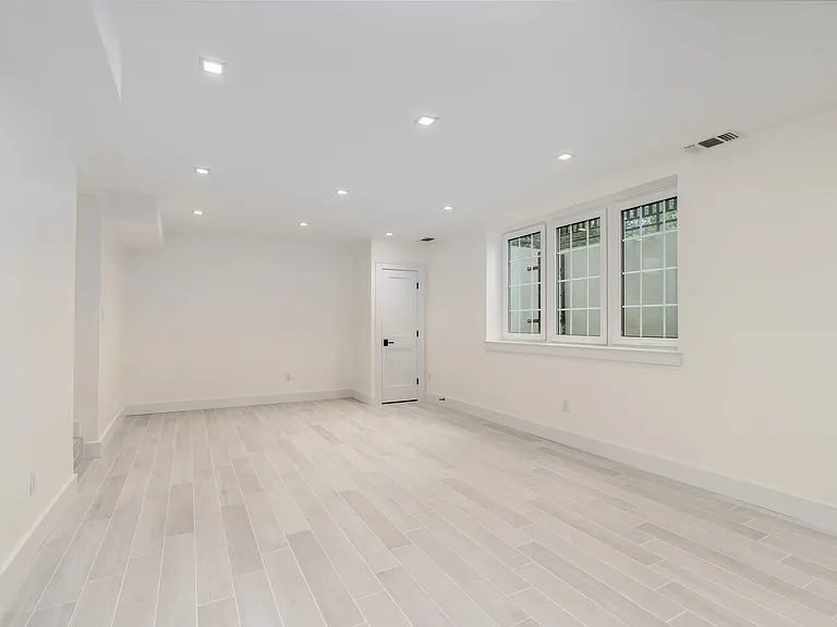 3903 Legation St NW — Photo 39