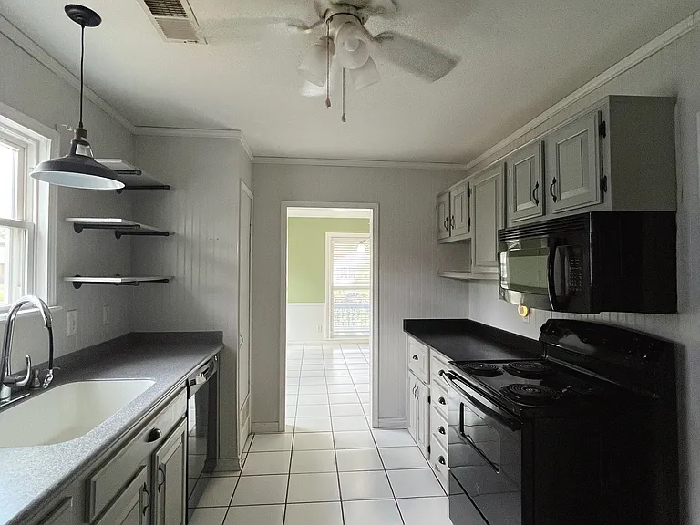 Harrison St — Photo 15