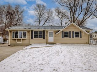 11005 Prairie Hills Dr, Omaha, NE 68144