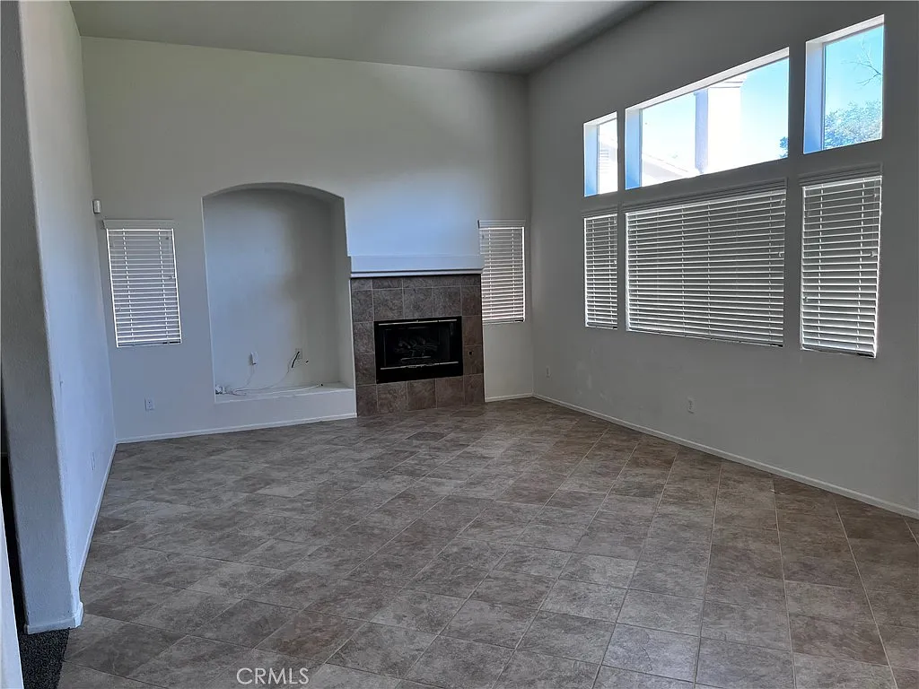 5 bed, 2409 sqft, $3,500 — Photo 4