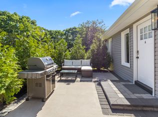 25 Peters Ln, Westhampton Beach, NY 11978