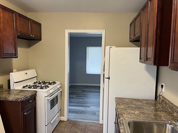 3rd image of 13120 Sidonie Ave