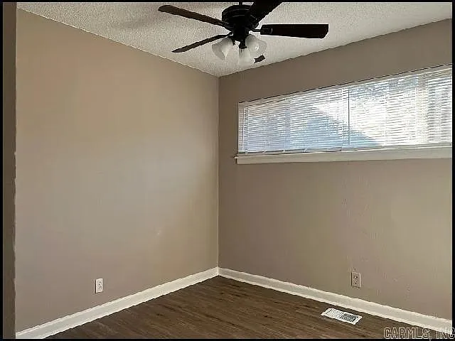 40 Barbara Dr — Photo 9