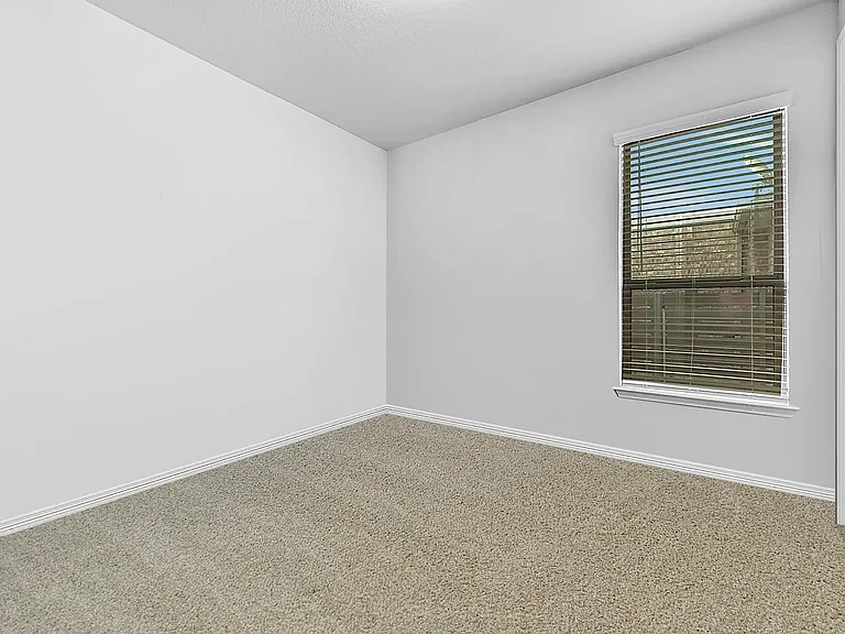 204 Belford St — Photo 15