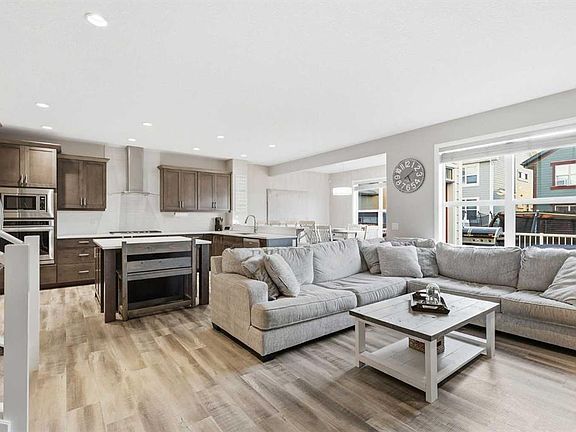 3rd image of 10 E Riviera Pl