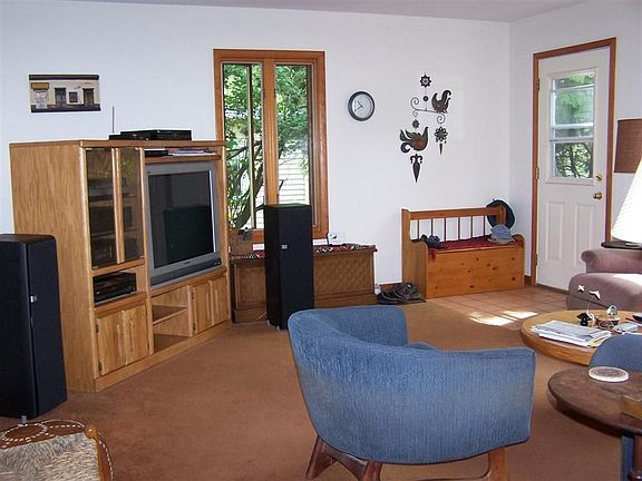 5th image of 125 Joanne Ln