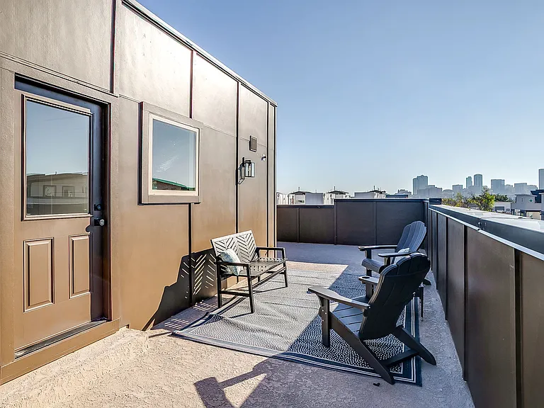2824 Weisenberger St #102 — Photo 32