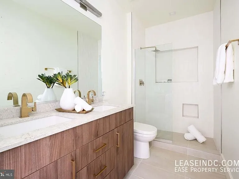 1018 Douglas St NE #5 — Photo 17