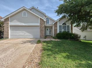 1809 Strawberry Ridge Dr, Ballwin, MO 63021