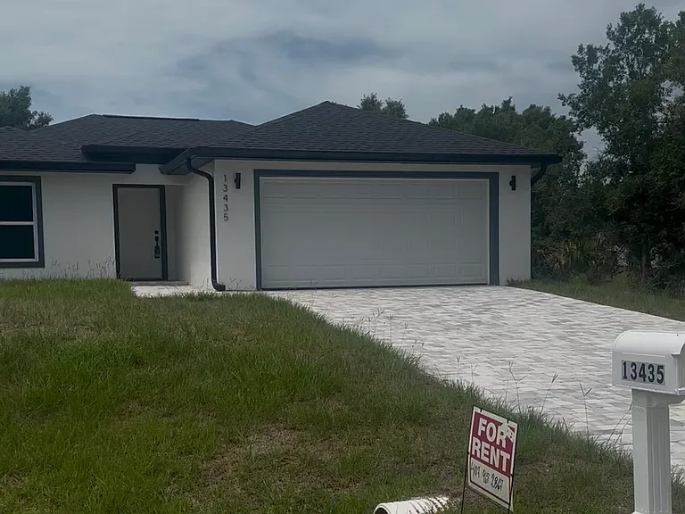 18317 Laramie Ave — Photo 1